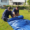 Hulp bij op- en afbouw kasteel (blauw)