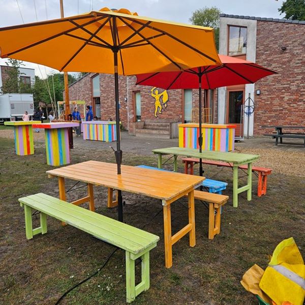 Gekleurde biertafelset beach incl parasol Gekleurde biertafelset beach incl parasol