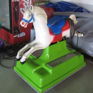 Kiddy ride - Hobbelpaard - Met muntinworp