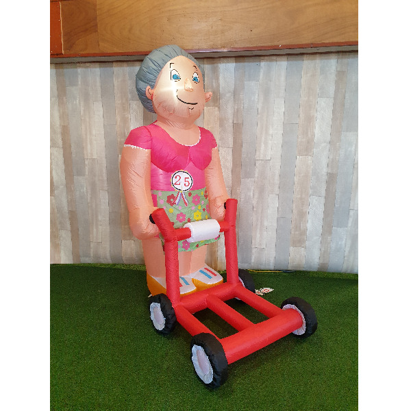 Indoor Jarige vrouw Rollator 2,3m