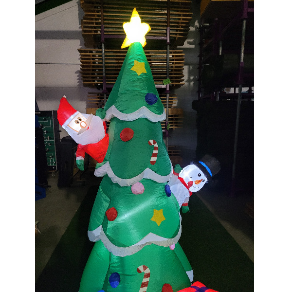 Opblaasfiguur - Kerstboom met kerstman en sneeuwpop kiekeboe 210cm