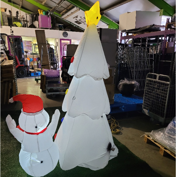 Opblaasfiguur - Kerstboom wit met sneeuwpop