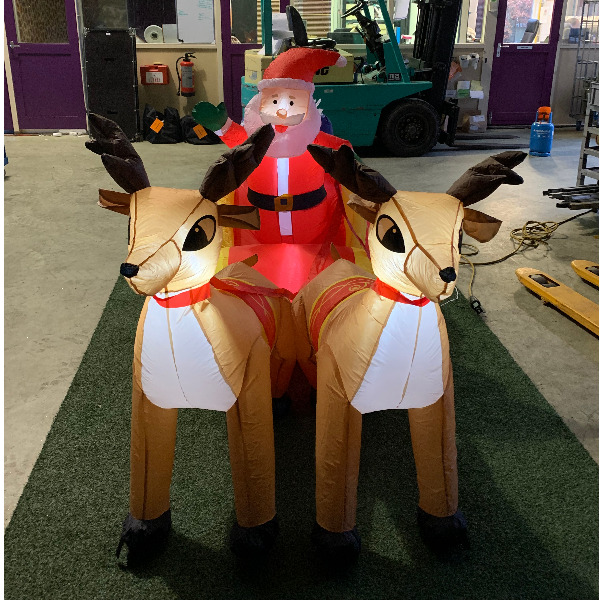 Opblaasfiguur - Kerstman in slee 1,3x2,2m