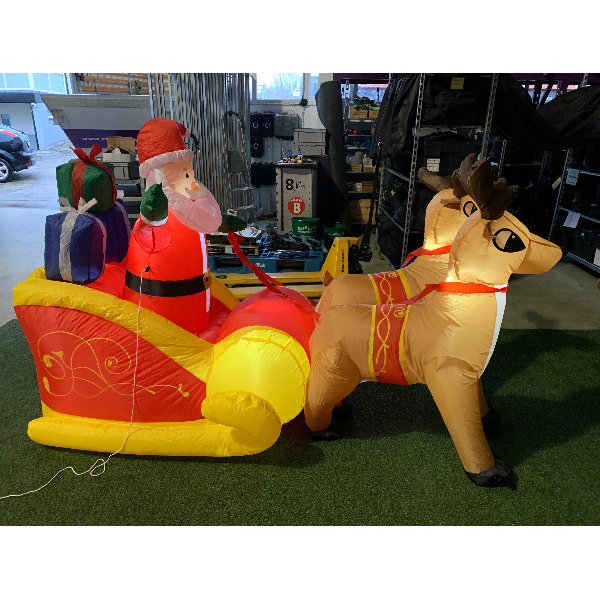 Opblaasfiguur - Kerstman in slee 1,3x2,2m