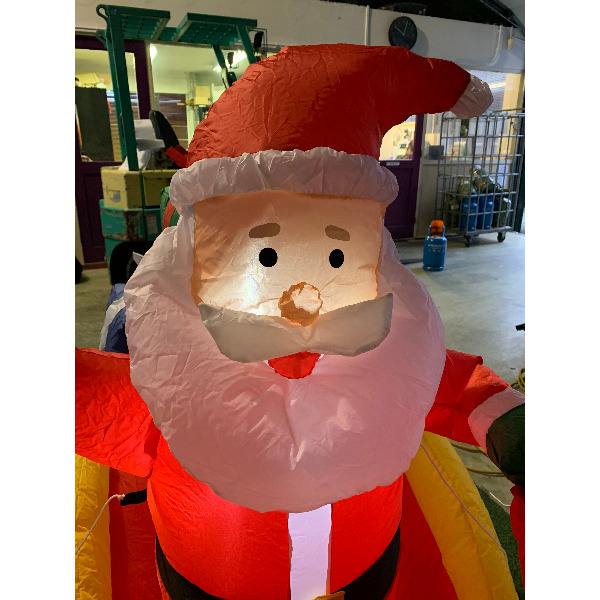 Opblaasfiguur - Kerstman in slee 1,3x2,2m