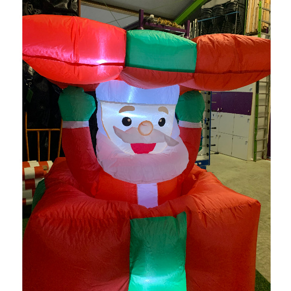 Opblaasfiguur - Kerstman kiekeboe - cadeautje (interactief)
