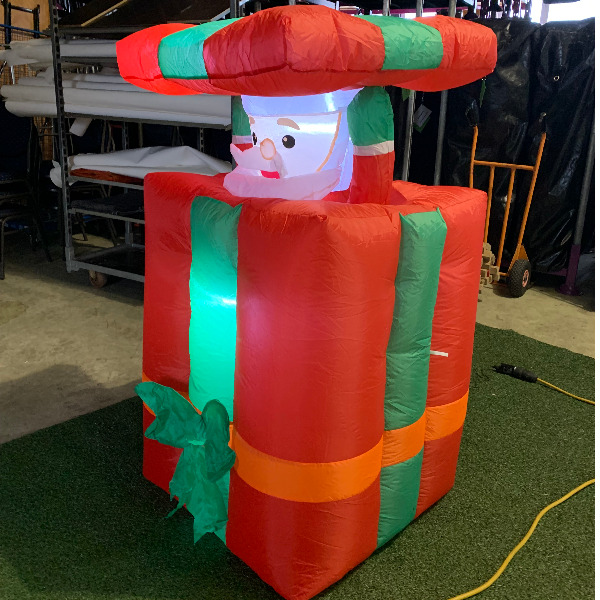 Opblaasfiguur - Kerstman kiekeboe - cadeautje (interactief)