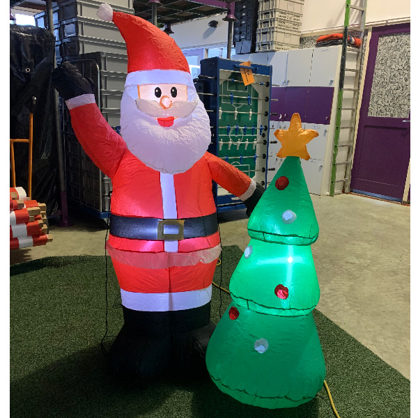 Opblaasfiguur - Kerstman met kerstboom
