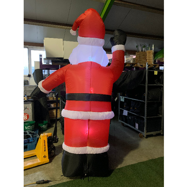 Opblaasfiguur - Kerstman zwaaiend 2,4m