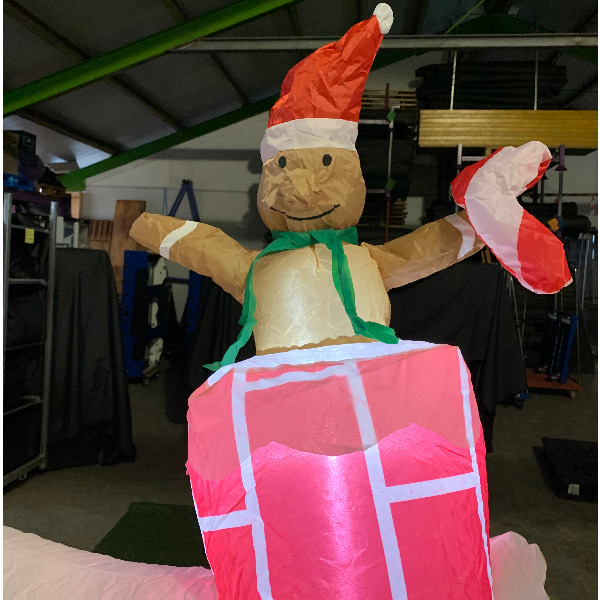 Opblaasfiguur - Kersthuis met kerstman 180cm