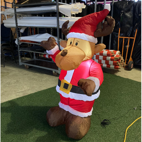 Opblaasfiguur - Rendier met kerstkostuum